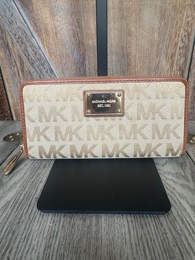 Michael Kors Jet Set Continental Zip Around Wallet with Gold Hardware